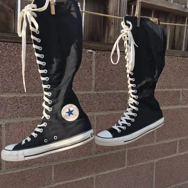 Siyah Converse'lerim