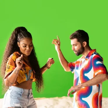 Um pôr do sol na praia