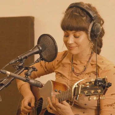 Red Earth Live Session by Lisa Oribasi - album cover