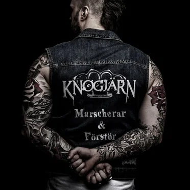 Marscherar & förstör
