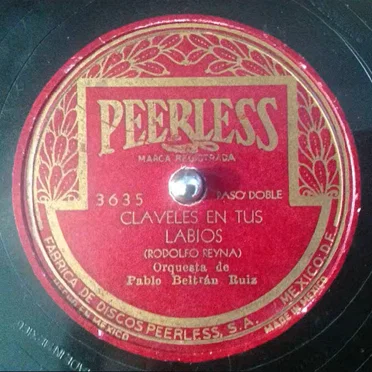 Claveles en tus labios by Orquesta de Pablo Beltrán Ruiz - album cover