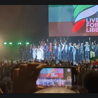 Artists Singing "Ey Iran" Alongside Prince Reza Pahlavi