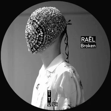 Broken by raël - album cover