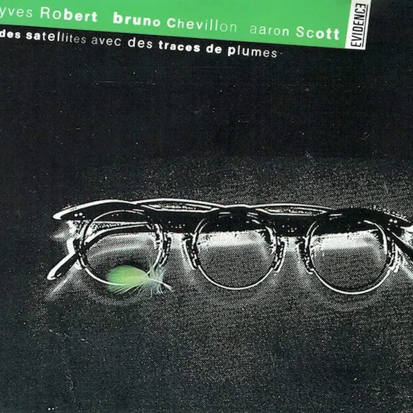 des satellites avec des traces de plumes