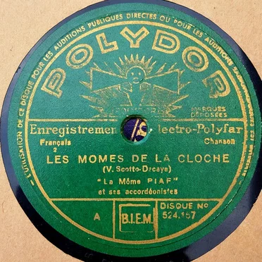 Les Mômes de la cloche / L’Étranger