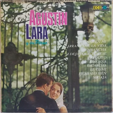 Agustín Lara y su piano