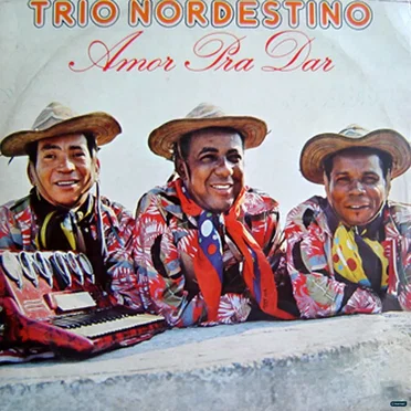 Amor pra Dar by Trio Nordestino - album cover