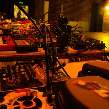 LIVE Circuit Bent Installation @ Art Share