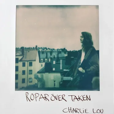 Ropar över taken