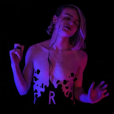 R