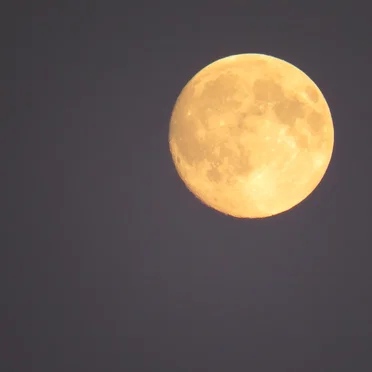 Dunkel war's, der Mond