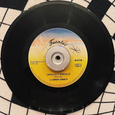 Capullo y sorullo / La cortina