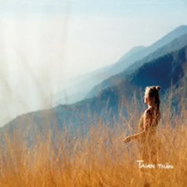Taian tiiän by Niina Annika & Aurinkoiset - album cover