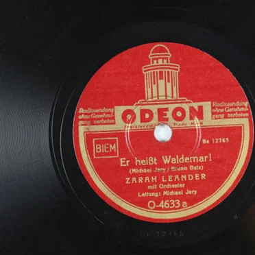 Er heißt Waldemar! / Wen ich liebe…