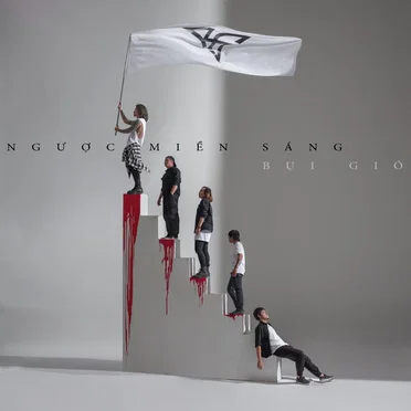 Khóc giữa mặt trời by Bụi Gió - album cover