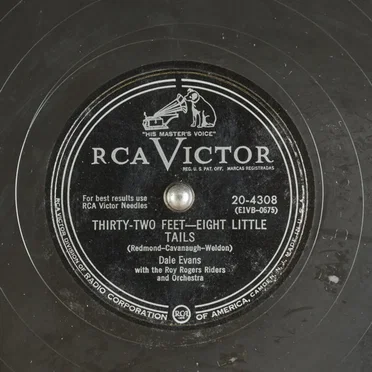 Thirty Two Feet - Eight Little Tails / Fuzzy Wuzzy