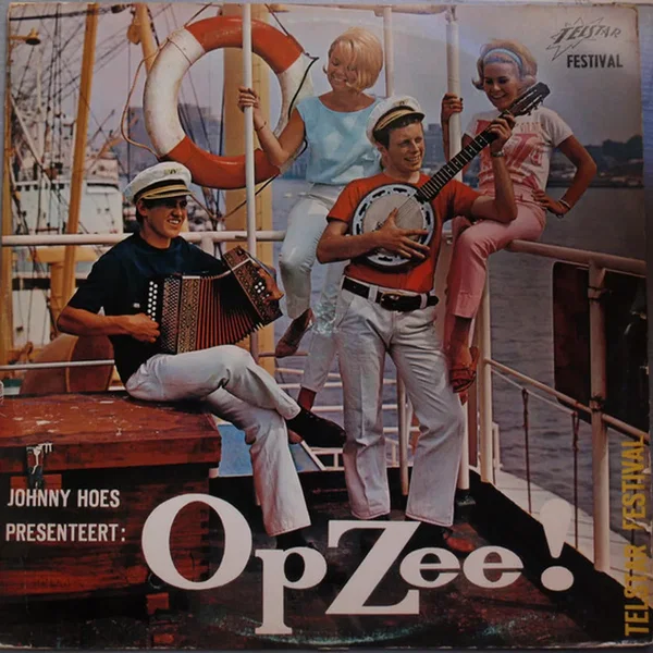 Johnny Hoes presenteert: Op zee!