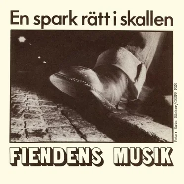 En spark rätt i skallen by Fiendens Musik - album cover