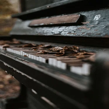 Dead Piano Music