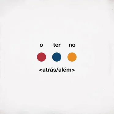 <atrás/além>
