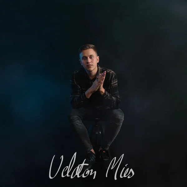 Velaton Mies