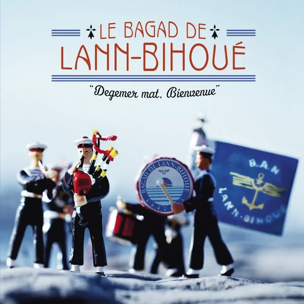 Degemer mat, Bienvenue