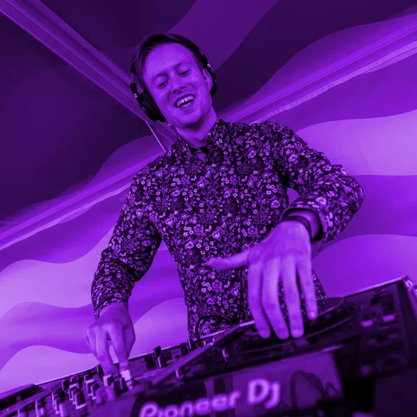 Club DJs Dropping the Worst Mashups: Volume 3