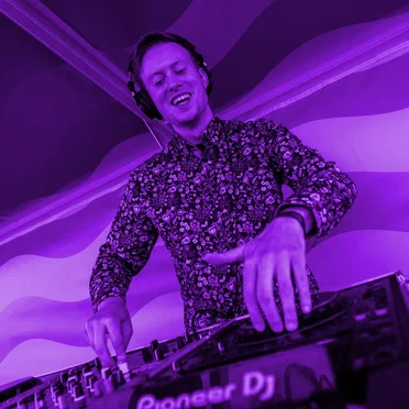 Club DJs Dropping the Worst Mashups: Volume 3