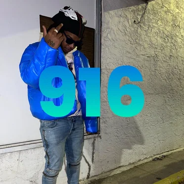 916