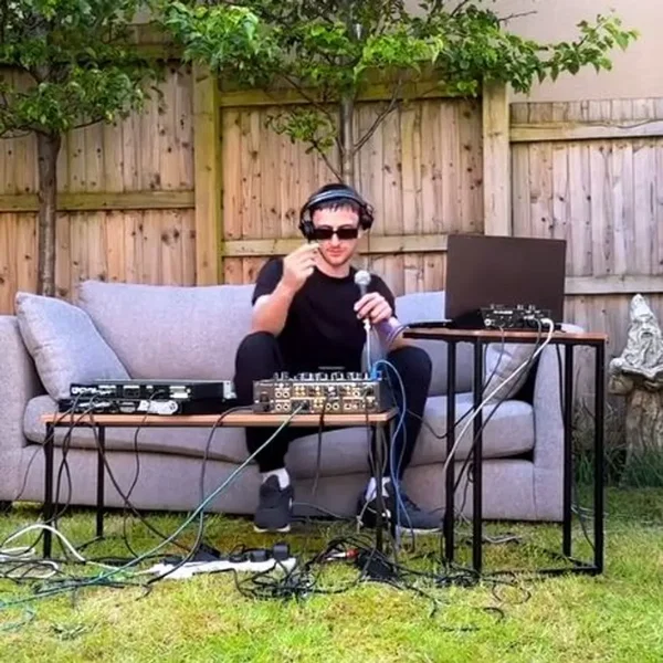 Hold Your Colour (Upgrade's cover)