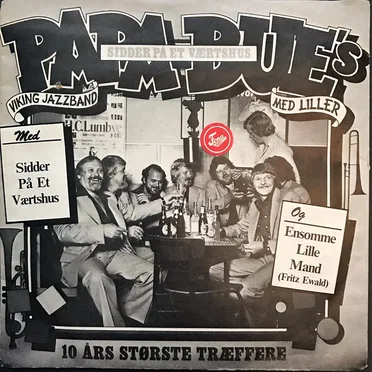 Sidder på et værtshus / Fritz Ewald (Ensomme lille mand)