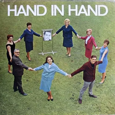 Hand in hand (8 gouden favorieten voor het eerst op één plaat) by Various Artists - album cover