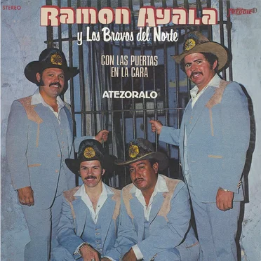 Con las puertas en la cara / Atesóralo by Ramón Ayala y los Bravos del Norte - album cover