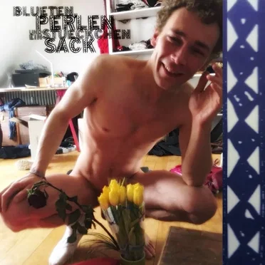 Blüten, Perlen und ein Stückchen Sack