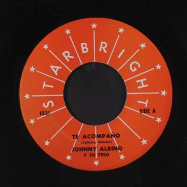 Te acompaño / Qué nos pasa by Johnny Albino y su Trío - album cover