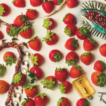 STRAWBERRY ANNIVERSARY by HiGE - album cover