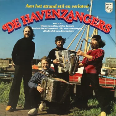Aan het strand stil en verlaten