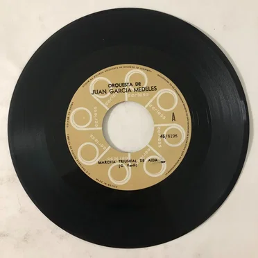 Marcha triunfal de Aida / Vals de las flores by Orquesta de Juán García Medeles - album cover