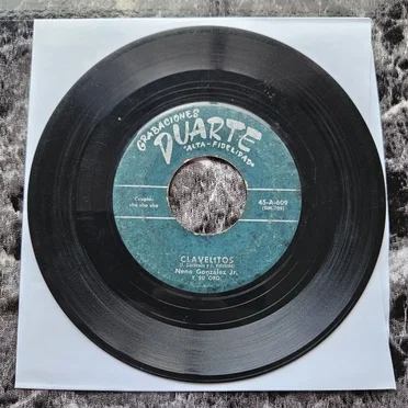 Clavelitos / A caballo by Neno González Jr. y su Orquesta - album cover