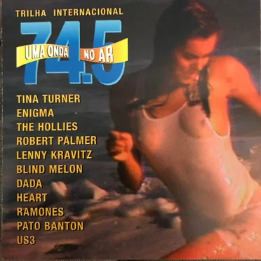 74.5 Uma Onda No Ar – Trilha Internacional by Various Artists - album cover