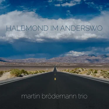 Halbmond im Anderswo by Martin Brödemann Trio - album cover