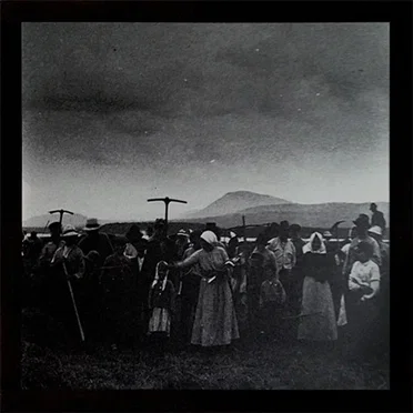 Begraven mot norr by Ättestupa - album cover