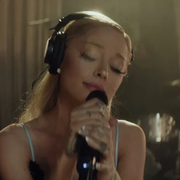 Honeymoon Avenue (live from London / 2023)