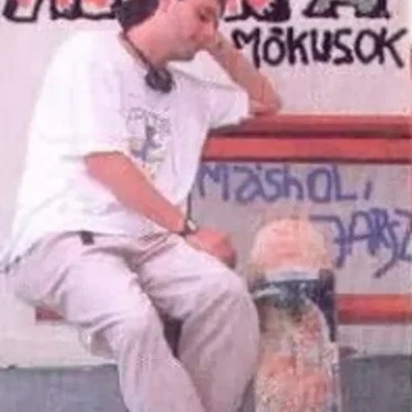 Máshol jársz