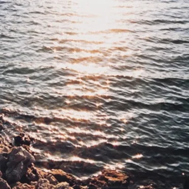 ある光 (JFK 8’16” Full Length)