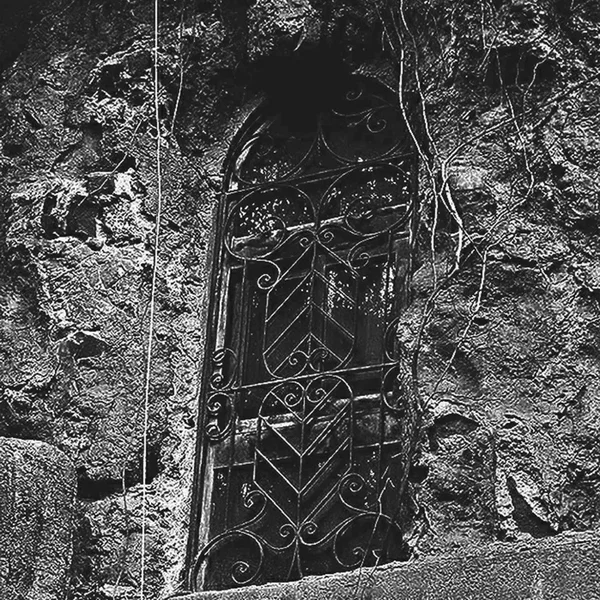 Under the Mirrors of Forgotten Kingdom