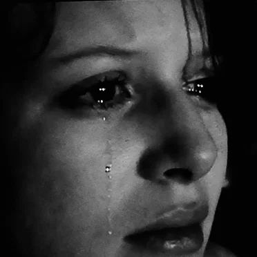 L' Âge Sombre ( She sees the End of the World... )