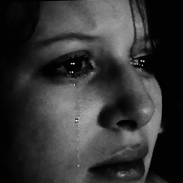 L' Âge Sombre ( She sees the End of the World... )