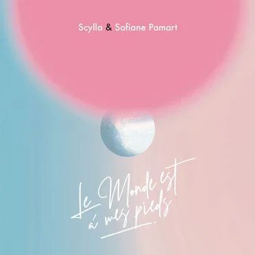 Le Monde Est À Mes Pieds