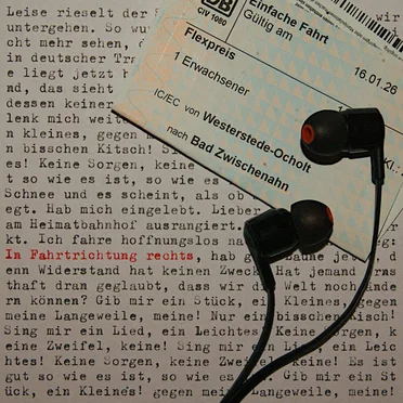 In Fahrtrichtung rechts